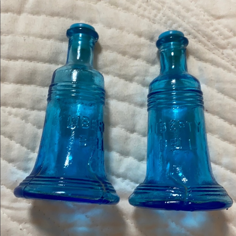 Vintage blue “Liberty Bell” souvenir salt & pepper